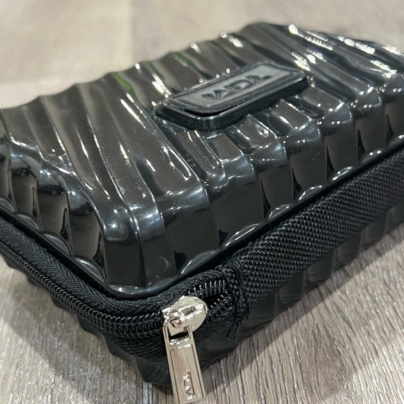 TUMI Black Hardcase Shell Travel Box Professional Airline Protective Clamshell - Picture 3 of 5